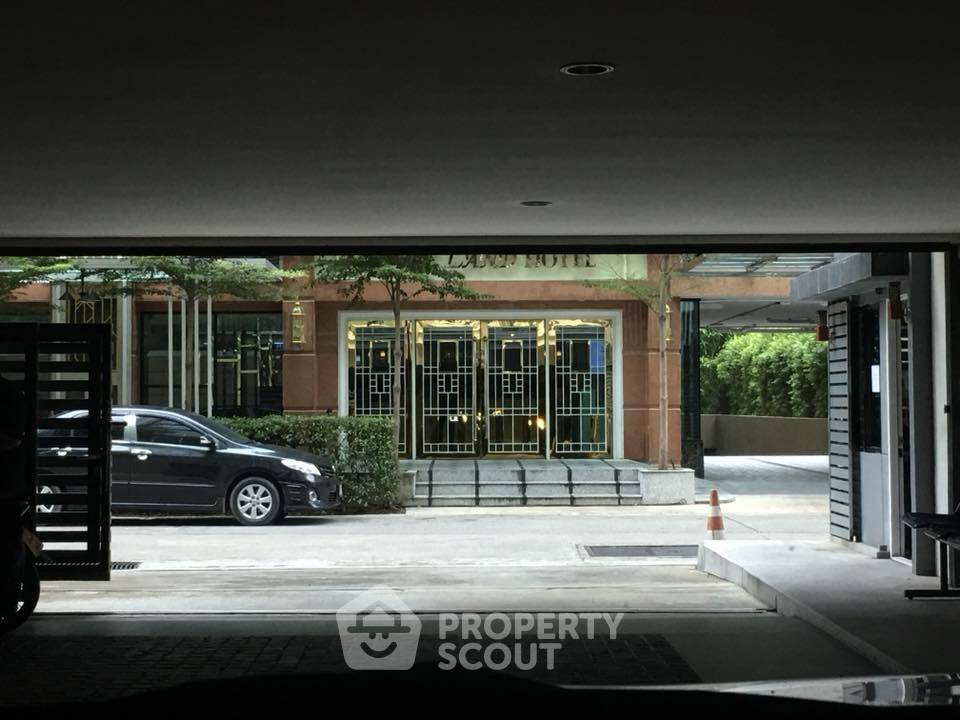 picture 3-BR Condo at Siri On 8 Sukhumvit 8 near BTS Nana (ID 469355) - 5/32