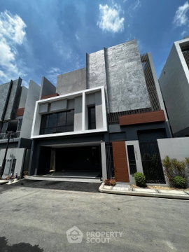 บ้าน 4-ห้องนอน ที่ บูก้าน กรุงเทพกรีฑา ใน หัวหมาก (ID 3370319)
