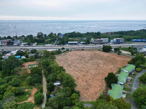 High-potential land on the inbound route to Si Racha, adjacent to Sukhumvit Road; prime location near the sea.