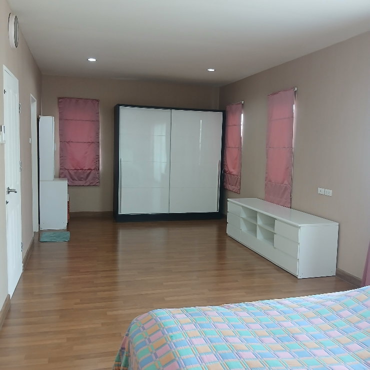 picture Tenant Occupied Home in a Prime Si Racha Location - 11/16