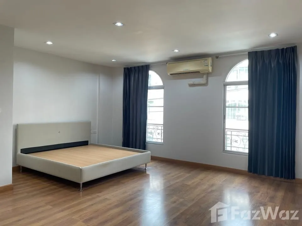 picture Baan Klang Muang Ratchada-Ladprao 6838096 - 8/9