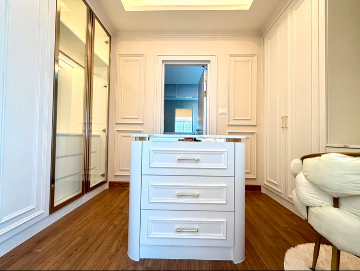 picture Large, luxurious rental house; fully furnished and equipped with appliances. - 45/50