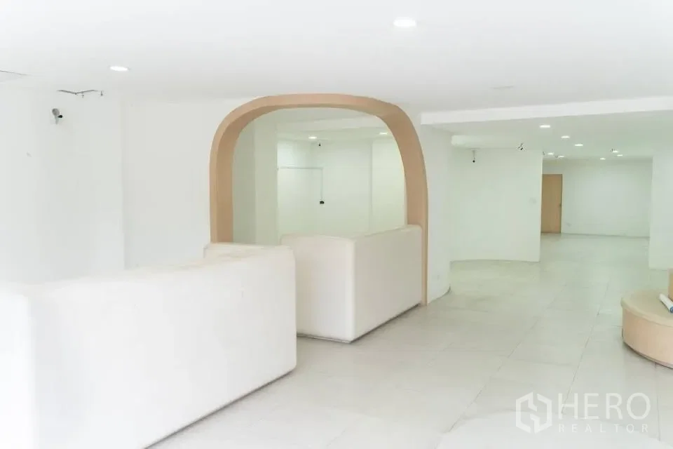 picture For rent Home Office 1200 sq.m. in Dokmai, Prawet, Bangkok - 18/24