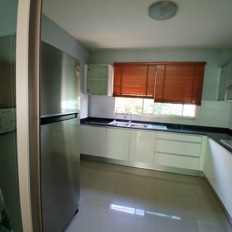 picture Tenant Occupied Home in a Prime Si Racha Location - 9/16