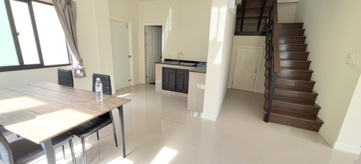 picture Pet-Friendly 4-Bedroom House for Rent in Lam Luk Ka, Khlong 6 - 2/18