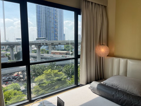 Fully Furnished Condo for rent with high quality appliances