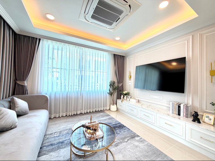 picture Large, luxurious rental house; fully furnished and equipped with appliances. - 21/50