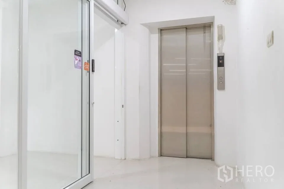 picture For rent Home Office 1200 sq.m. in Dokmai, Prawet, Bangkok - 13/24