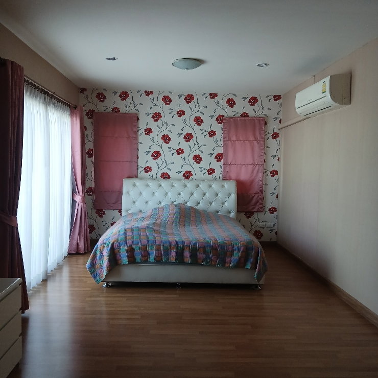 picture Tenant Occupied Home in a Prime Si Racha Location - 10/16