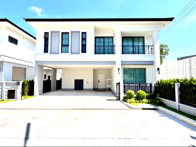 Houses for rent : Large, luxurious rental house; fully furnished and equipped with appliances.