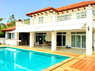 Houses for rent Samut Sakhon : 			Located 800 m. from Somruedee Sarin City Kindergarten in the Rama 2 area this luxurious 2-story deta          