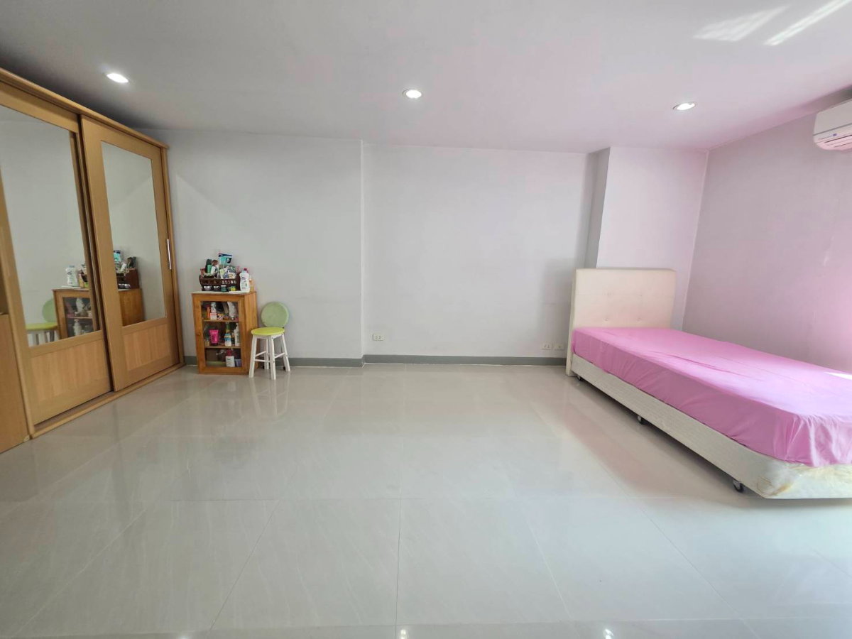 รูป ขายคอนโดรีเจ้นท์โฮม 2 เพียง 300 เมตร BTS สายหยุด Tel.0999983897 - รูปที่ 2/11