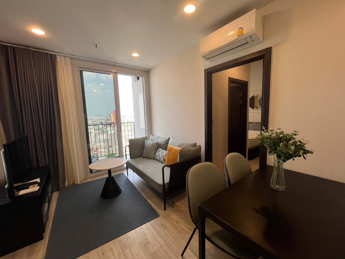 รูป For rent ✳️ XT Huai Khwang 2 Bedrooms, 2 Bathrooms, Living room, Kitchen, Corner room. 38,000฿ - รูปที่ 6/13