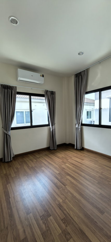 picture Pet-Friendly 4-Bedroom House for Rent in Lam Luk Ka, Khlong 6 - 13/18
