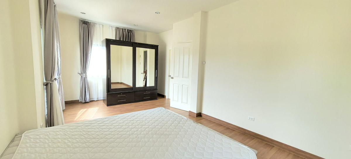 picture Pet-Friendly 4-Bedroom House for Rent in Lam Luk Ka, Khlong 6 - 8/18