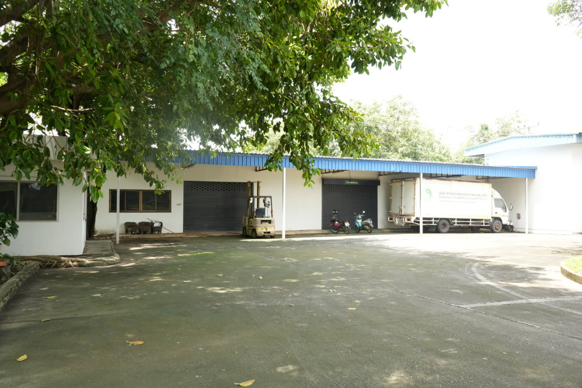 picture Factory Property for Sale by Owner – 14 Rai with Buildings on Main Road - 32/33