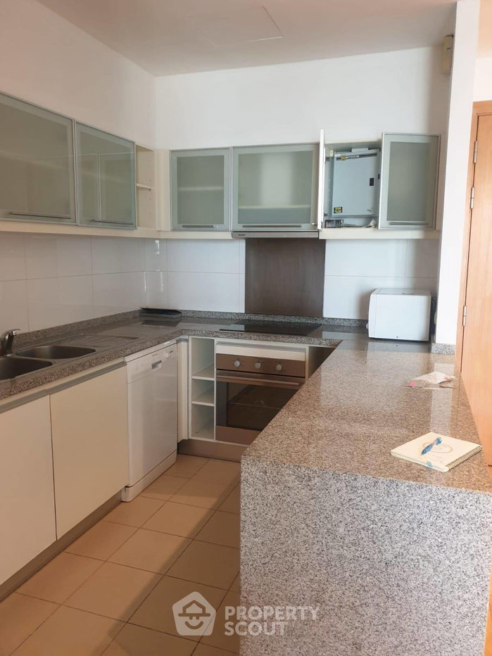 picture 20th-Floor 2-BR Millennium Residence @ Sukhumvit Condominium BTS Asoke (ID 566277) - 5/7