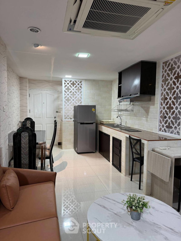 รูป คอนโด 2 ห้องนอน Sathon Place Building ใกล้ BTS วงเวียนใหญ่ (ID 3373377) - รูปที่ 1/15