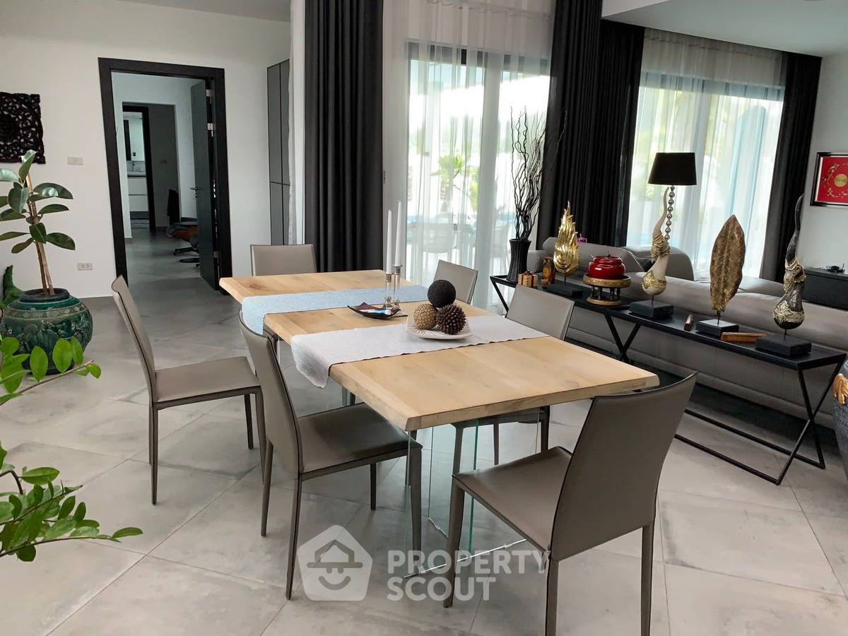 รูป วิลล่า 4-ห้องนอน ใกล้ เมืองพัทยา (ID 3373916) - รูปที่ 15/19