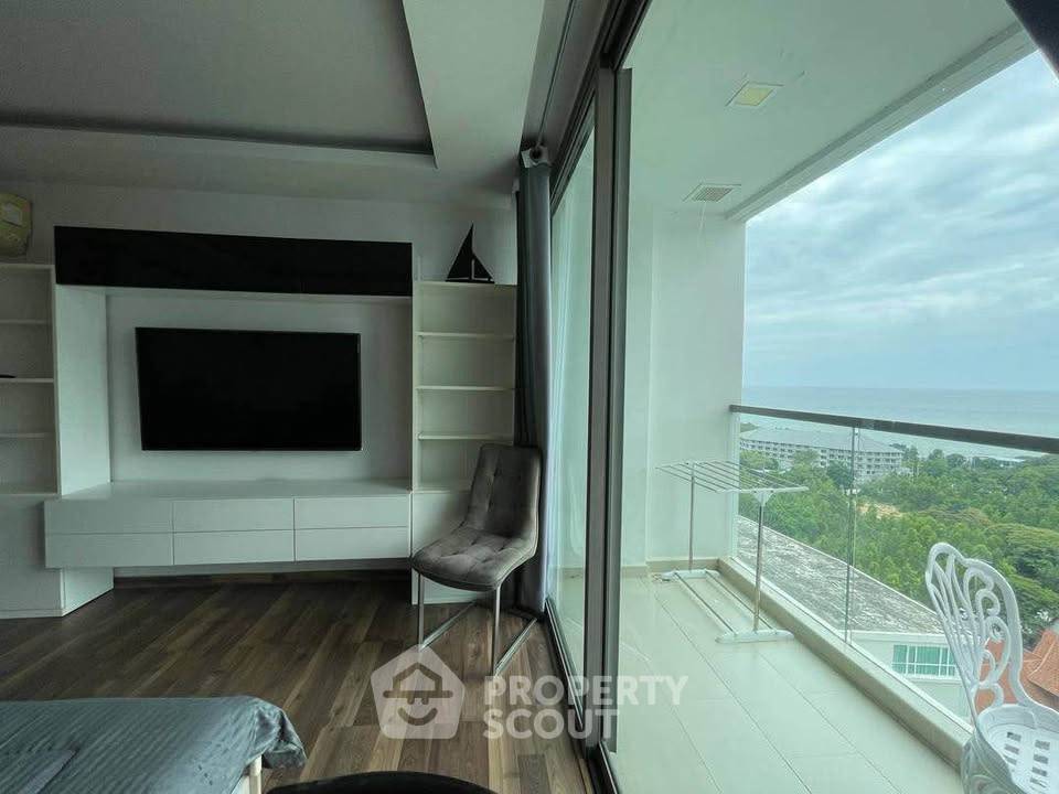 picture Studio Condo at The Peak Towers close to Phratamnak (ID 2811071) - 7/14