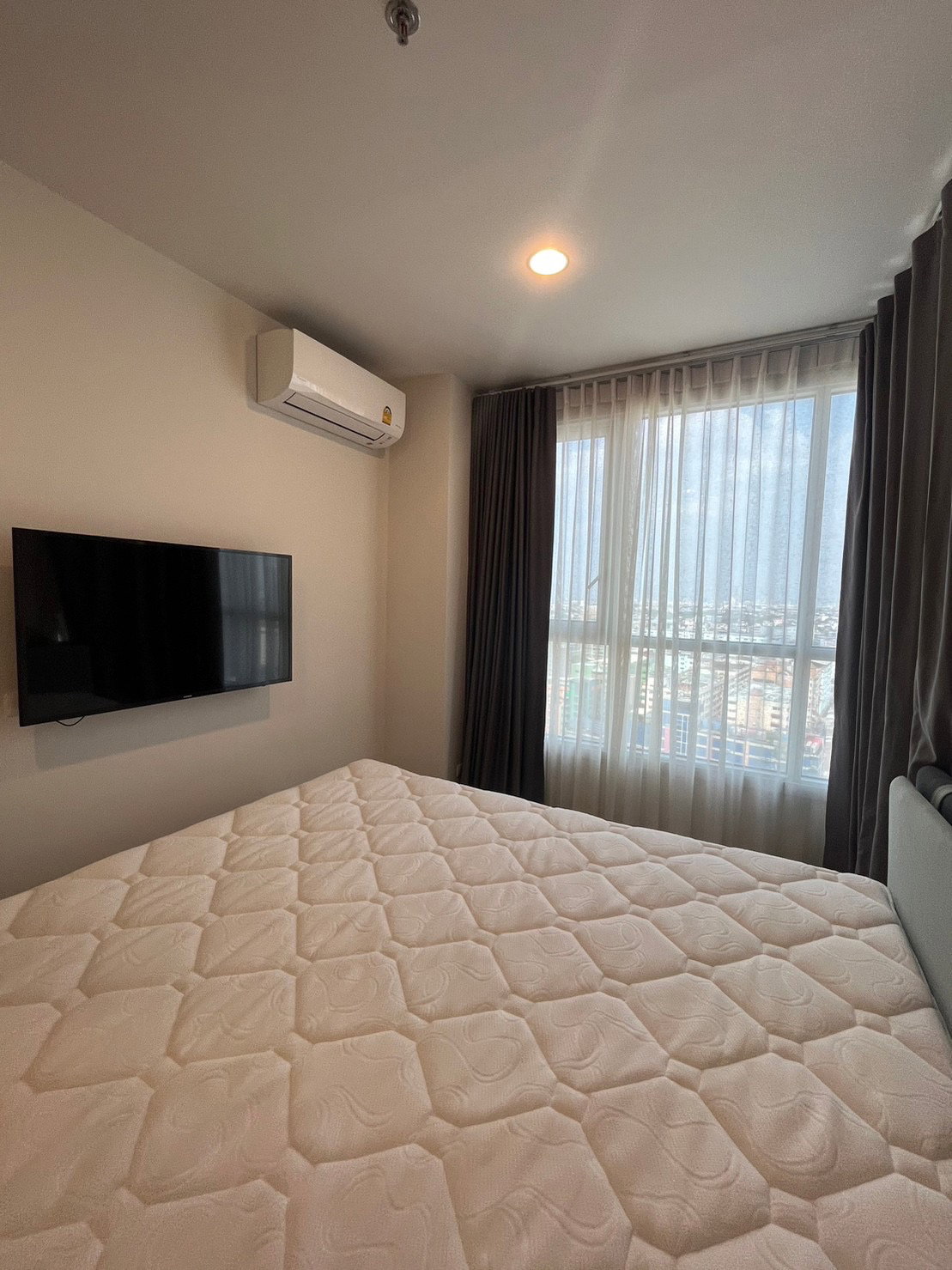 For rent ✳️ XT Huai Khwang 2 Bedrooms, 2 Bathrooms, Living room, Kitchen, Corner room. 38,000฿