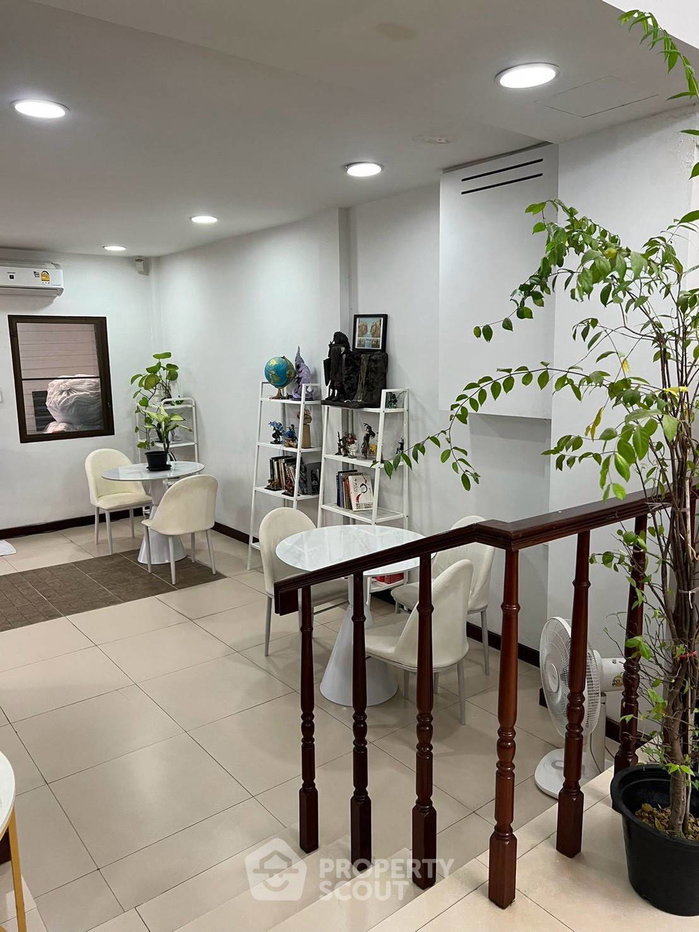 รูป ทาวน์เฮาส์ 5 ห้องนอน เลี้ยงสัตว์ได้ ในสุขุมวิท ใกล้ ARL Makkasan 400 เมตร (ID 3373142) - รูปที่ 3/12