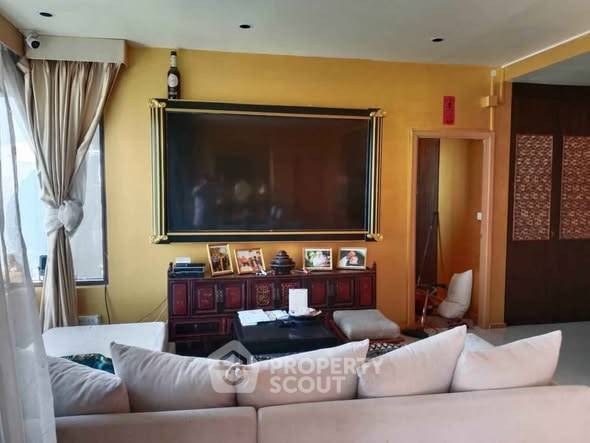 picture 2-BR Condo at The Emporio Place near BTS Phrom Phong (ID 3373550) - 3/22