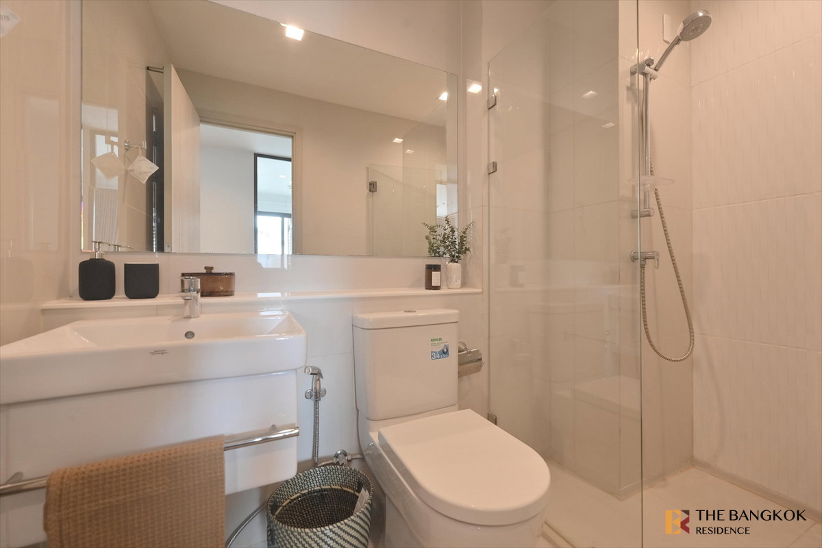 picture 💎 Exclusive Unit 💎 Life One Wireless, ✨ Premium Location, Beautiful Modern Interior with Warm Tones 🌆 1BR 35.11 sq.m. 5MB, Near BTS Ploenchit - 10/11