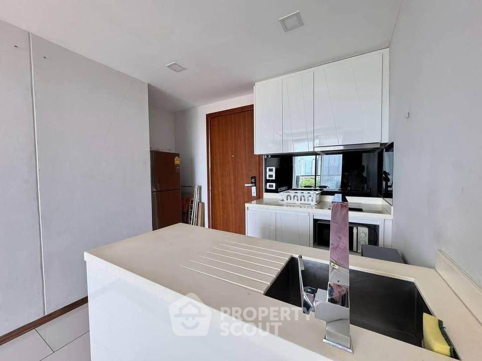picture 1-Bedroom Condo For Rent At The Peak Towers, Phratamnak (ID 3336326) - 12/15
