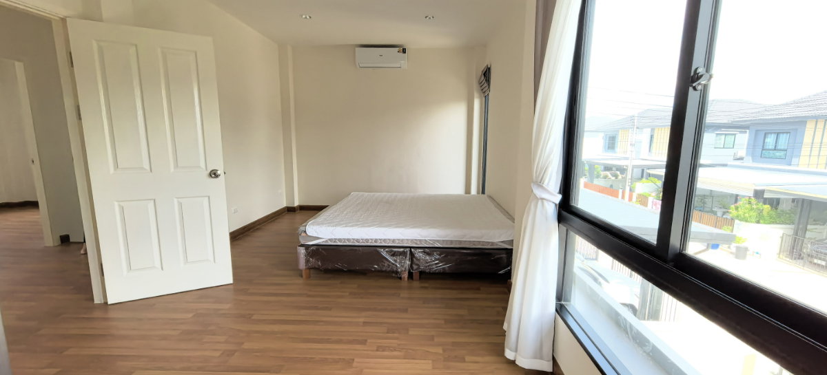 picture Pet-Friendly 4-Bedroom House for Rent in Lam Luk Ka, Khlong 6 - 7/18