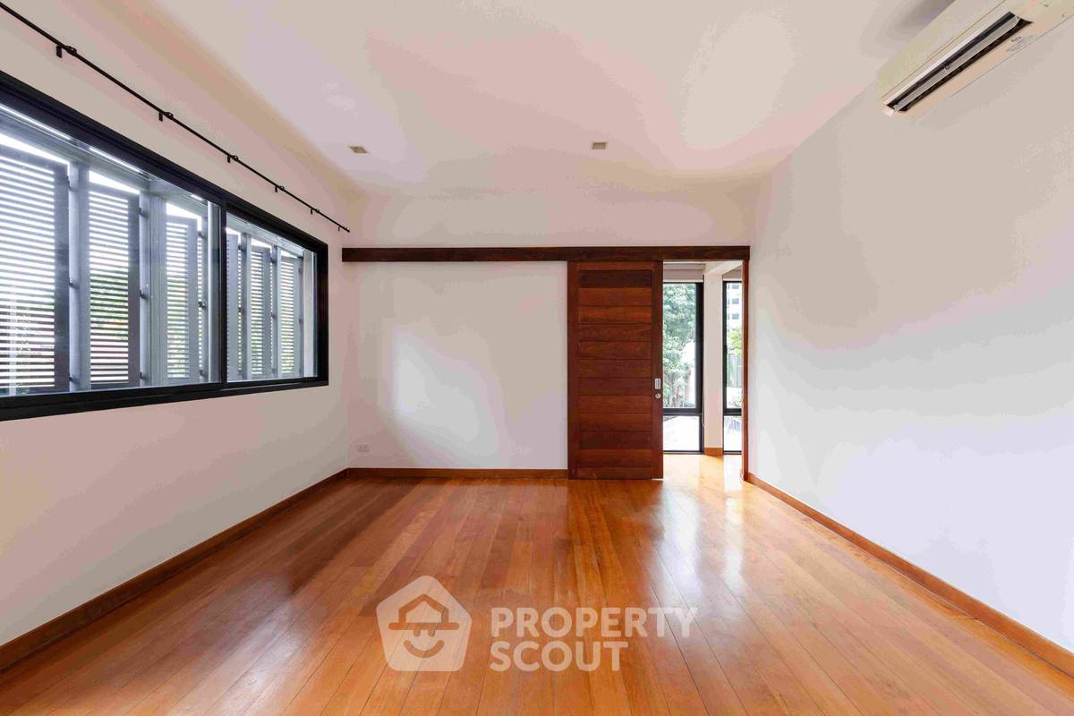 picture Pet-Friendly 3-BR House, 250 Sqm, Phrom Phong, BTS Phrom Phong (ID 3374855) - 10/24