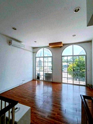 Townhouses for rent Bangkok : For Rent Town house PLUS CITY PARK RAMA 9-HUAMARK 3-story 3 bedroom 4 bathroom
