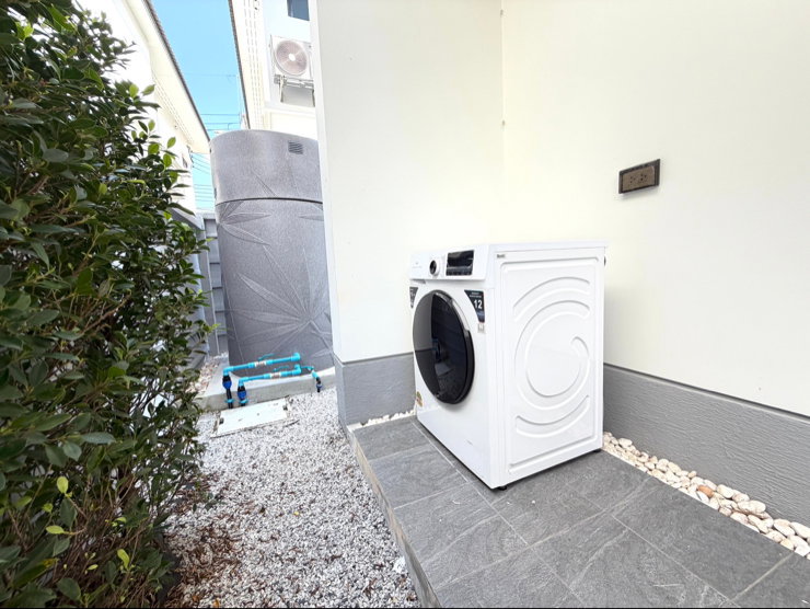 picture Large, luxurious rental house; fully furnished and equipped with appliances. - 30/50