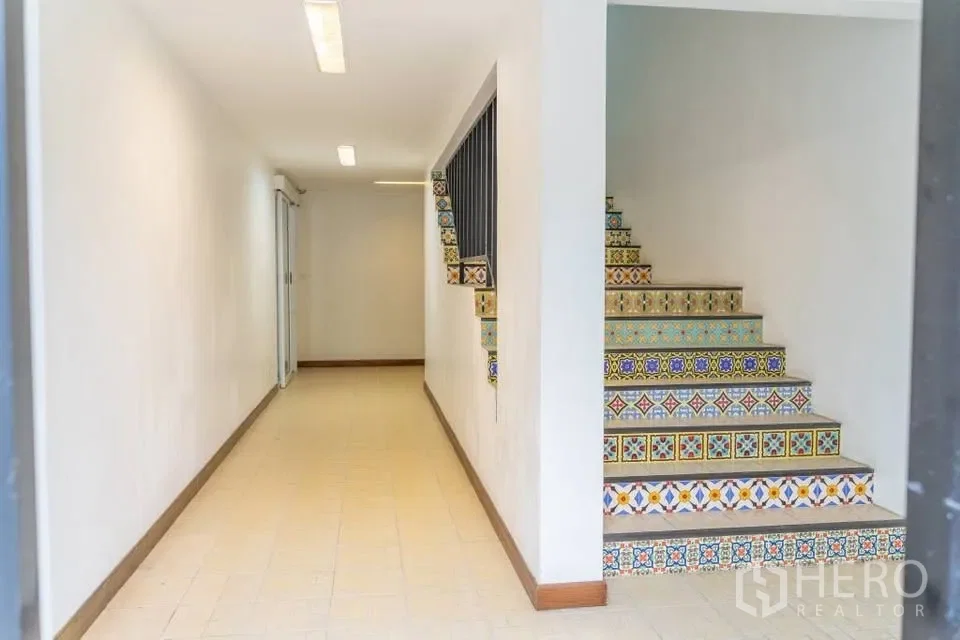 picture For rent Home Office 1200 sq.m. in Dokmai, Prawet, Bangkok - 19/24