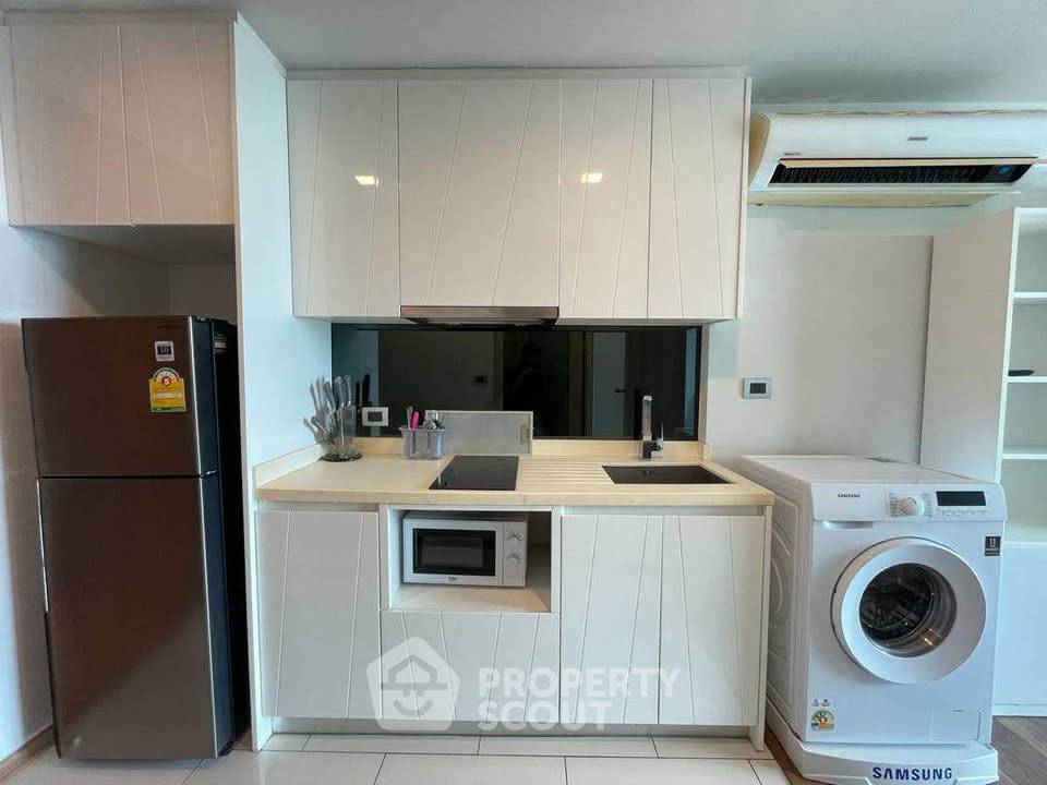 picture Studio Condo at The Peak Towers close to Phratamnak (ID 2811071) - 8/14