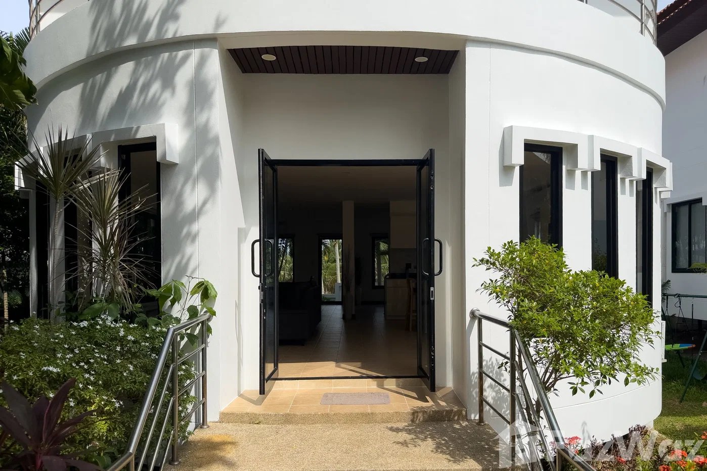 picture Bright, Fully Renovated 3-Bedroom Home with Shared Pool in Bangrak 6531828 - 8/40
