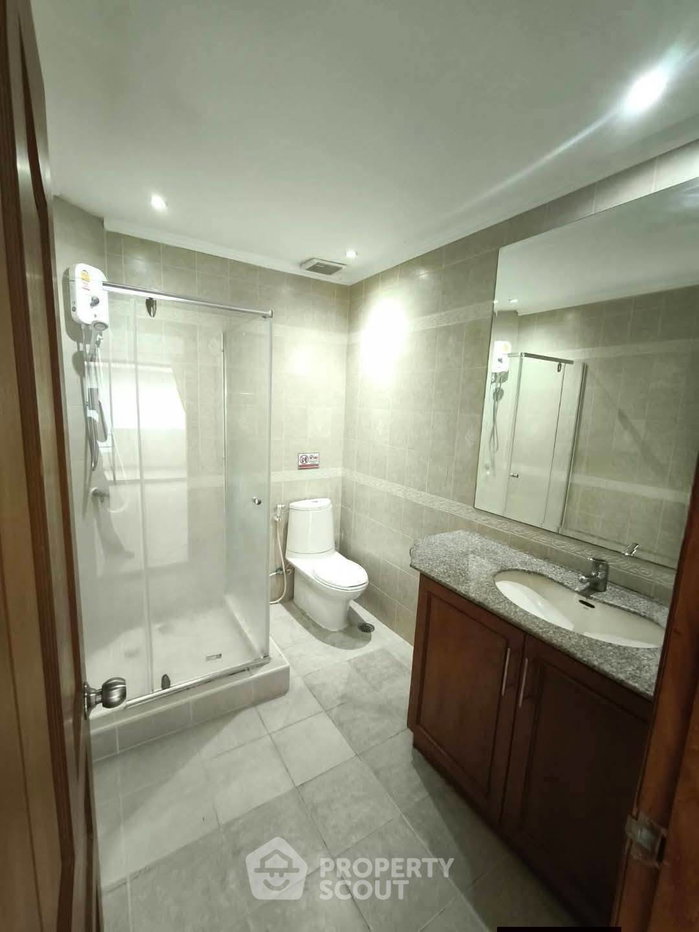 picture 4-BR Townhouse close to Phratamnak (ID 3376792) - 7/13