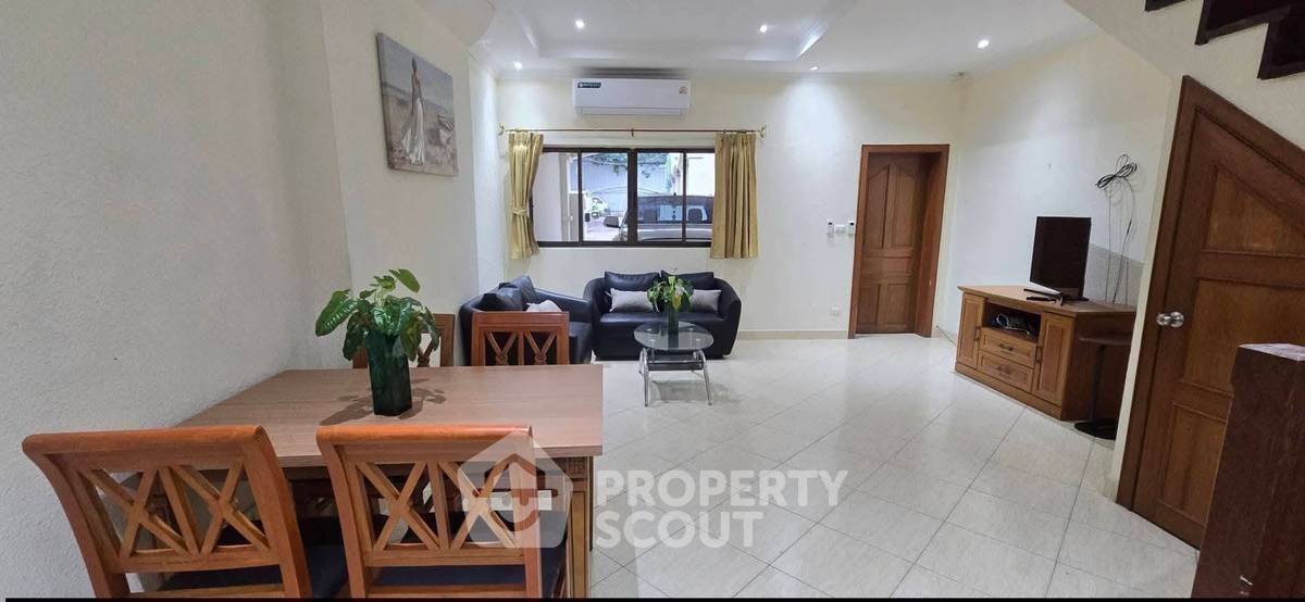 picture 4-BR Townhouse close to Phratamnak (ID 3376792) - 4/13
