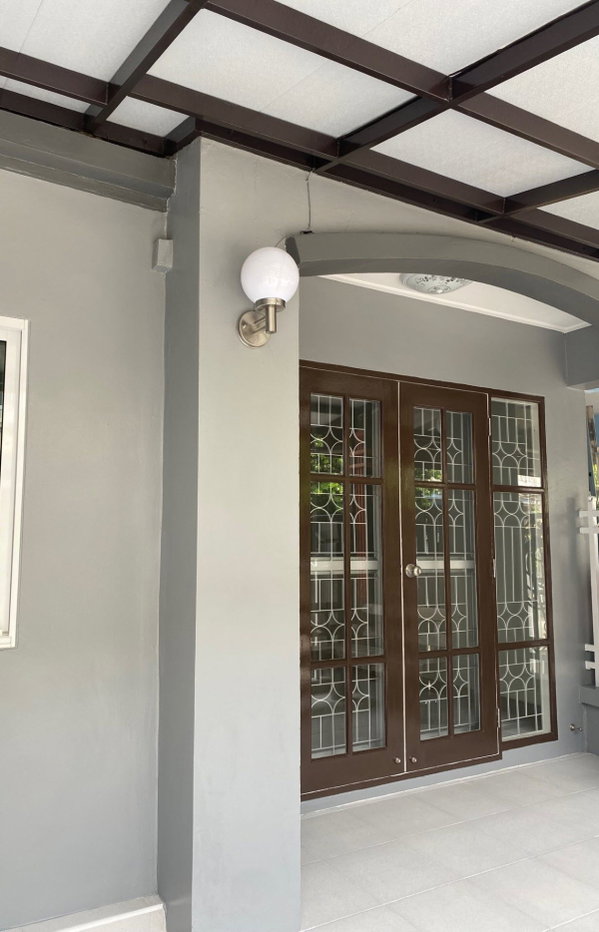 รูป สวยครบจบในหลังเดียว! ขายทาวน์เฮ้าส์โครงการคุณภาพจาก Land & Houses ซอยพระยาสุเรนทร์ 40 รีโนเวทใหม่เอี่ยมทั้งหลัง โครงสร้างแข็งแรง พร้อมเข้าอยู่ทันที - รูปที่ 4/14