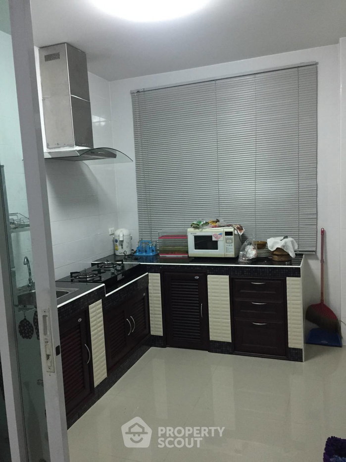 รูป บ้านแฝด 3-ห้องนอน ใน สุรศักดิ์ (ID 3377626) - รูปที่ 15/29