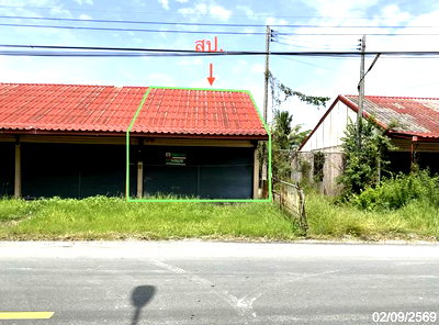 Shophouses for sale Angthong : SHOP HOUSE 23.2 Sq.w. Samko Angthong for 500,000