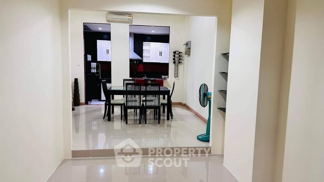 รูป ทาวน์เฮ้าส์ 3-ห้องนอน ใกล้ MRT บางกระสอ (ID 3380537) - รูปที่ 2/12