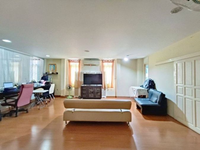 ให้เช่าบ้านเดี่ยว 4 ห้องนอน 280 ตร.ม. 79 ตร.ว. เขตห้วยขวาง