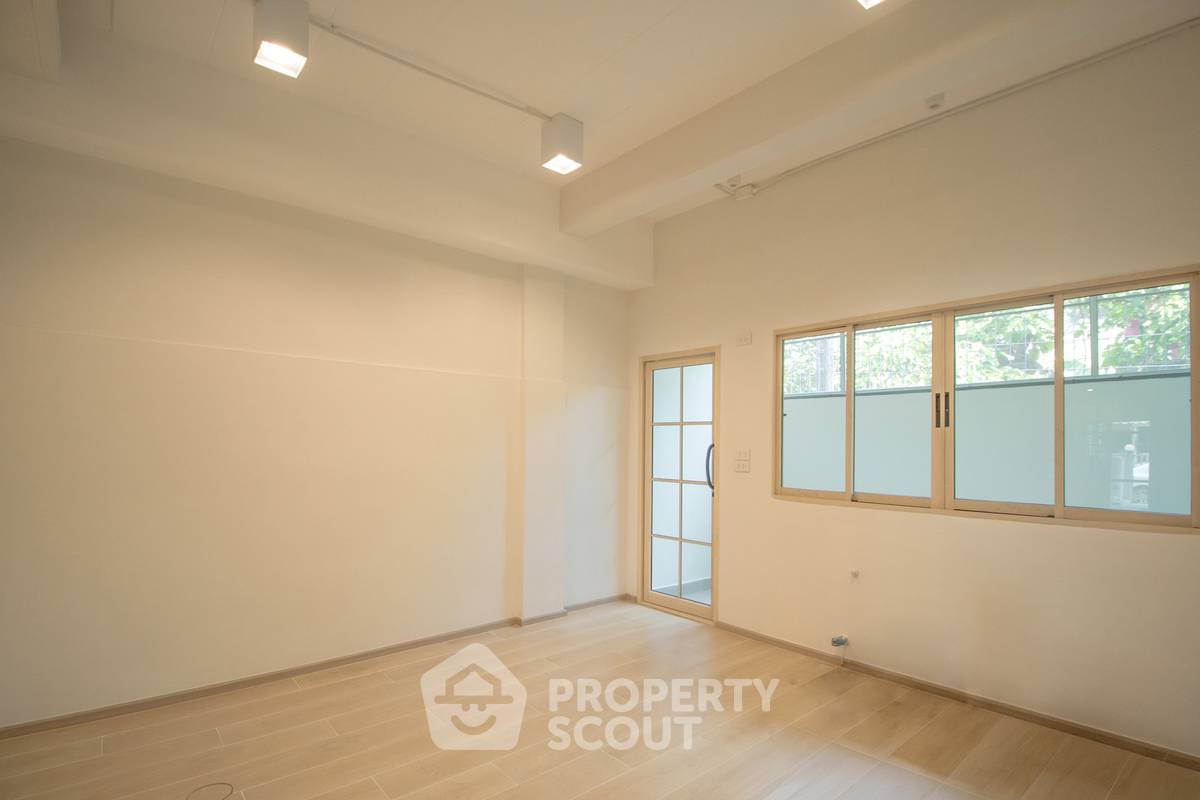 รูป ทาวน์เฮ้าส์ 3-ห้องนอน ใน จอมทอง (ID 3374974) - รูปที่ 2/10