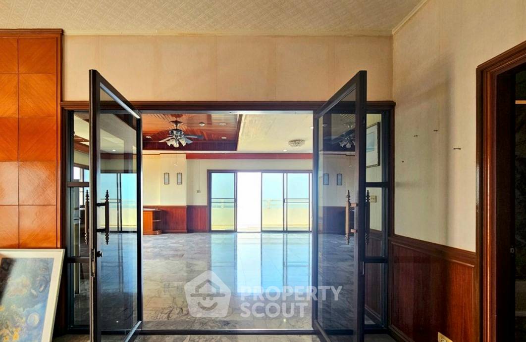 picture 4-BR Condo at Cha-Am Grand Condotel close to Cha-Am Beach (ID 3378015) - 9/10