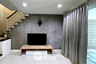Townhouses for rent Bangkok : 3-BR Townhouse at Town Avenue Srinagarindra in Suan Luang (ID 3368957)