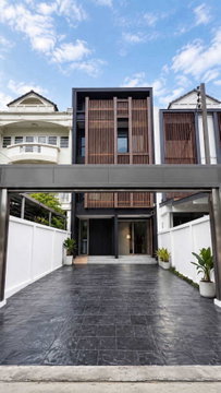 ขายด่วน ทาวน์โฮมรีโนเวทใหม่ลาดพร้าว1 เพียง 15.9 ล้าน