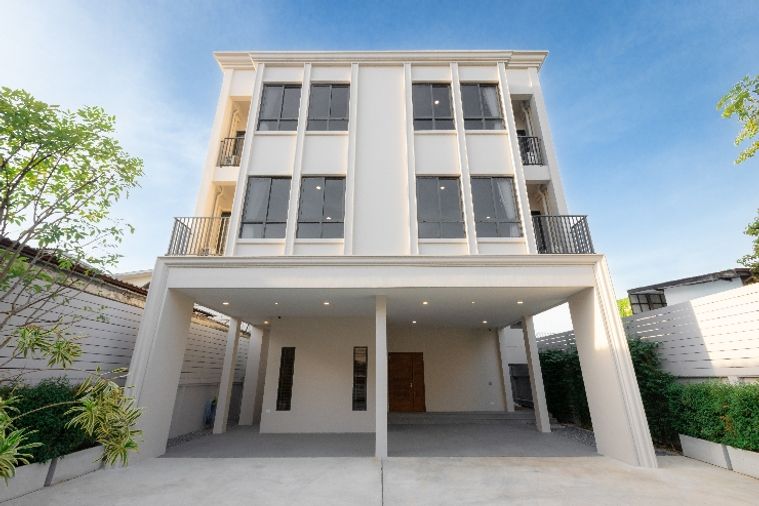 3-bed house for sale, 450 sqm, 94 sq wah, Phra Nakhon