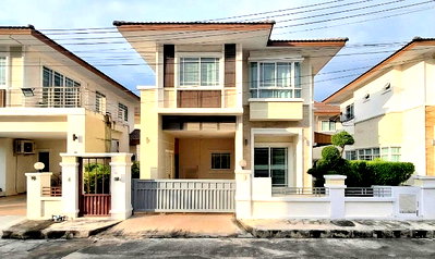 เช่าบ้านแฝด เชียงใหม่ : House for rent in The Prominence project, Mueang Chiang Mai district. 3 bedrooms, 3 bathrooms. Rent: 20,000 baht/month.
