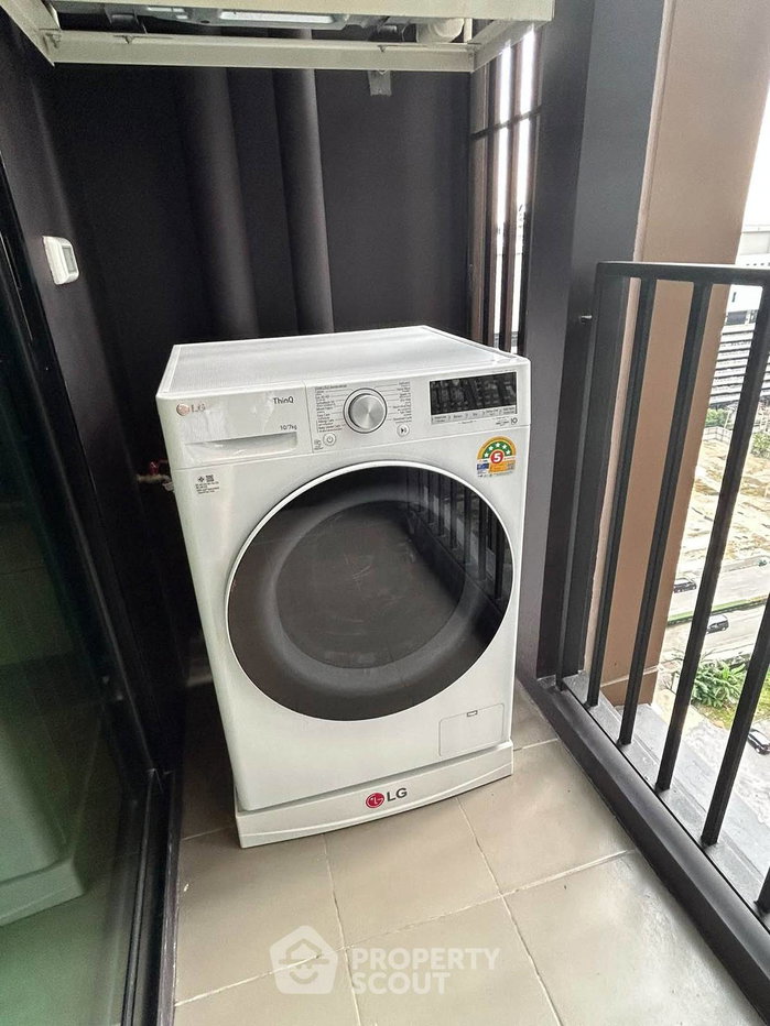 picture 1-BR Condo at Nue District R9 near MRT Phra Ram 9 (ID 3377773) - 10/17